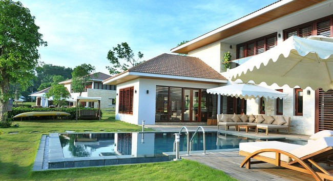 Thiết kế biệt thự nghỉ dưỡng đẹp với hồ bơi trước nhà