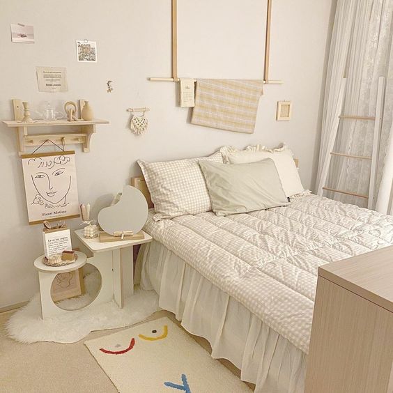 Thiết kế phòng ngủ theo style Hàn Quốc:
Với những ai yêu thích phong cách Hàn Quốc, thiết kế phòng ngủ theo phong cách này sẽ là một lựa chọn hoàn hảo. Phòng ngủ được thiết kế đơn giản, tinh tế với những đường nét trang trí theo phong cách Hàn Quốc sẽ giúp tạo nên không gian sống cho gia đình bạn thêm phần sang trọng và hiện đại.